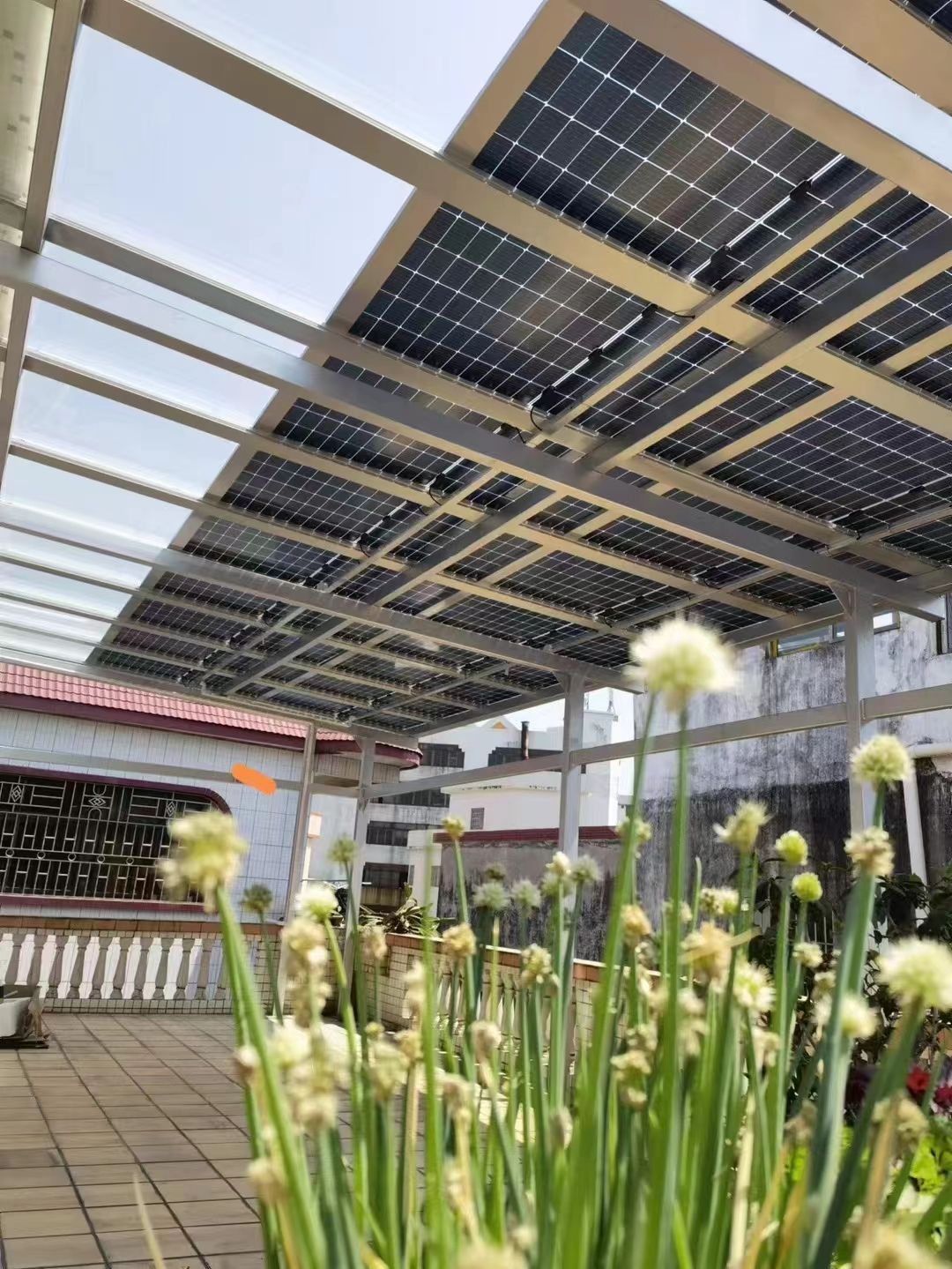 玉林别墅家用屋顶太阳能发电系统安装
